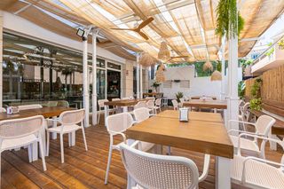 Traspàs Local Comercial a Nueva Andalucía centro. Oportun8dad heladería cafetería pizzería take away