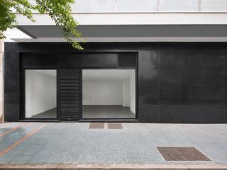 Lloguer Local Comercial a Playa Bajadilla - Puertos. Excelente local comercial en pleno centro de marbella