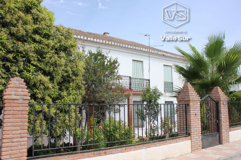 Foto 27811b51-3d7d-42fd-bf06-4d0157a3d7db. Casa amb aparcament a Valle (El)