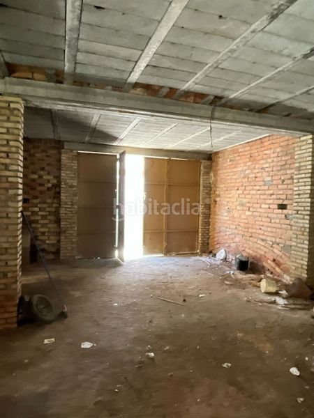 Foto 2c07f010-e971-440e-971c-870a2fd3fe20. Aparcament cotxe a Lecrín