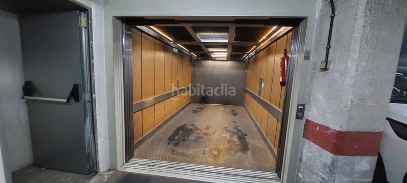 Foto b10fed18-7497-4848-a3da-7723ddeecff5. Aparcament cotxe a calle de la muralla 5 a Centro Gijón