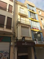 Casa a Casco Histórico. Edificio en calle colón  en venta y en alquiler sólo el local co