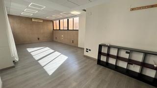 Rent Office space in Calle poeta guimera 7. Despacho céntrico en castelló de la plana