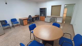 Rent Business premise in Calle madre vedruna 2. Local en zona av. casalduch