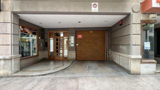 Lloguer Aparcament cotxe a Calle del medio 114. Se alquila plaza de garaje en el centro