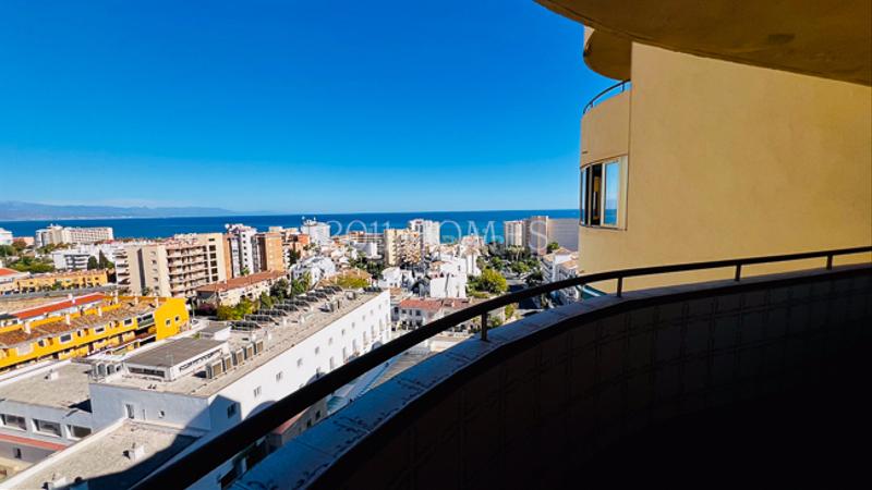 Foto 434cb936-b8ba-4f66-a4db-97bc1f1c58c0. Appartamento in calle decano josé gómez rando 2 in Torremolinos