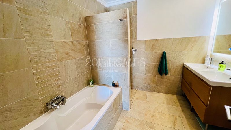 Foto 0db89344-9938-4c1f-83cd-41a9a510d0c6. Casa amb xemeneia calefacció aparcament a Casco Histórico Antequera