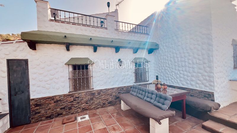 Foto 0db73708-e2c3-4a62-9f02-70a8dea8b135. Masia amb xemeneia aparcament piscina a Almogía