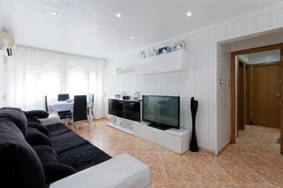 Appartement dans Carrer santa joana lestonnac 17. Para entrar a vivir