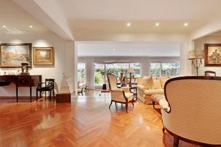 Planta baixa  Carrer tres torres. Extraordinaria planta baja rodeada de jardin privado con 3 pk gr