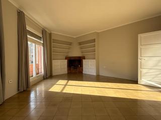 Pis  Carrer roger de lluria. Piso a refromar de dos habitaciones con posibilidad de tres habt