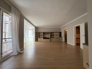 Appartement  Carrer ravella. En la zona de tres torres cerca de la calle mandri zona tranquil