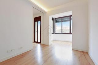 Alquiler Piso  Passeig sant joan. Piso de alquiler de temporada nuevo tranquilo en el la  barrio d