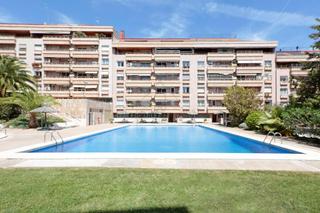 Piso  Passeig sant gervasi. Piso reformado con dos plazas de parking grandes y gran zona com