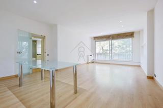 Flat  Calle cardenal vives y tuto. Piso de 4 habitaciones y 3 pk