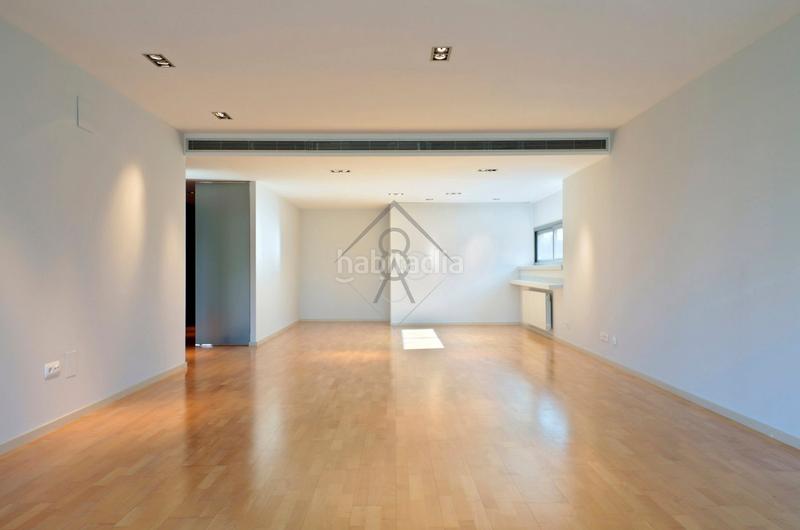 Foto 0d235f6f-adee-4278-8049-a8e81d16c8fa. Rent flat with heating parking in Tres Torres Barcelona