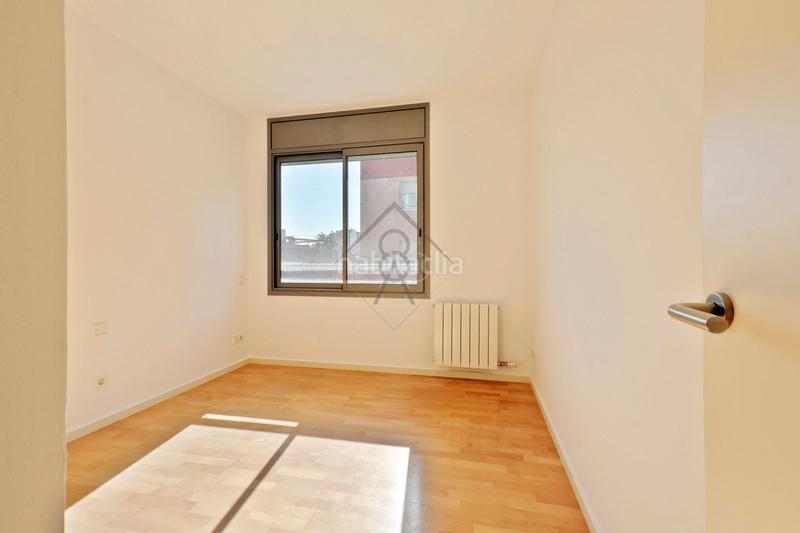 Foto 19b66fbe-3fd6-4b98-a28a-4d8961e256dd. Rent flat with heating parking in Tres Torres Barcelona