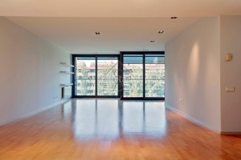 Foto 1d171319-2700-4996-bc9c-b70544b48b7e. Rent flat with heating parking in Tres Torres Barcelona