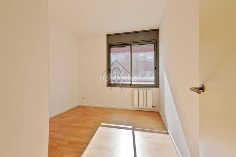 Foto c4bbad8d-d5bb-41e3-a321-08fd4ff28325. Rent flat with heating parking in Tres Torres Barcelona