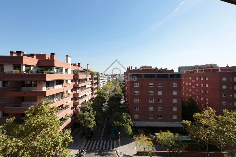 Foto ee10e85a-2437-4a32-8b72-05f27985b815. Rent flat with heating parking in Tres Torres Barcelona