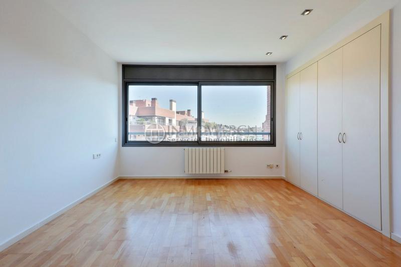 Foto f0a0635a-96f3-40a4-af00-d2889d3c404e. Rent flat with heating parking in Tres Torres Barcelona
