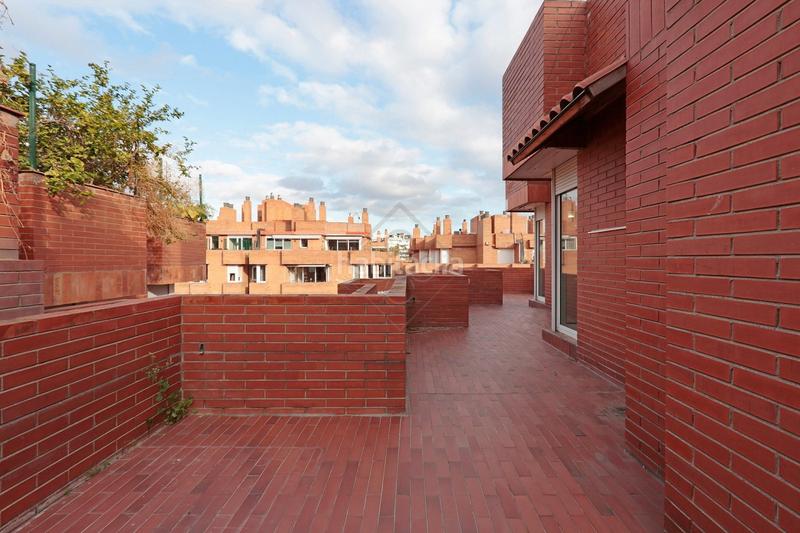 Foto b7e139e9-79a5-4703-89d6-4038ab246905. Lloguer àtic amb calefacció aparcament a Sarrià Barcelona