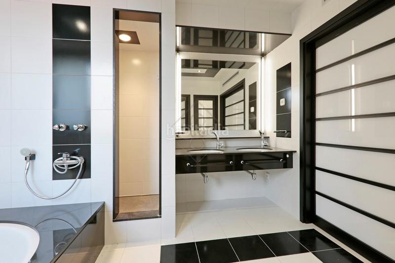 Foto a26e78a2-4506-4ea0-9672-782e6d193d87. Location attique avec chauffage parking dans Sarrià Barcelona