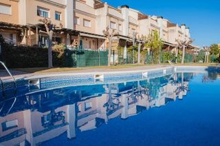 Doppelhaus in Calafell Platja. Exclusiva casa adosada de alto standing a pocos metros de la pla