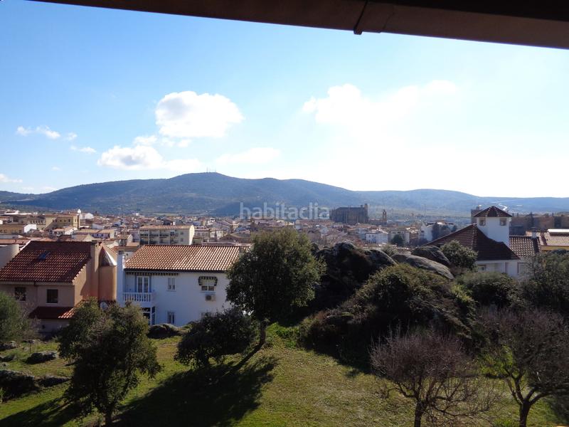 Foto 30696a06-43b0-4255-a4ce-c7fb959548cb. Casa aparellada amb calefacció aparcament a Los Pinos - El Pilar Plasencia