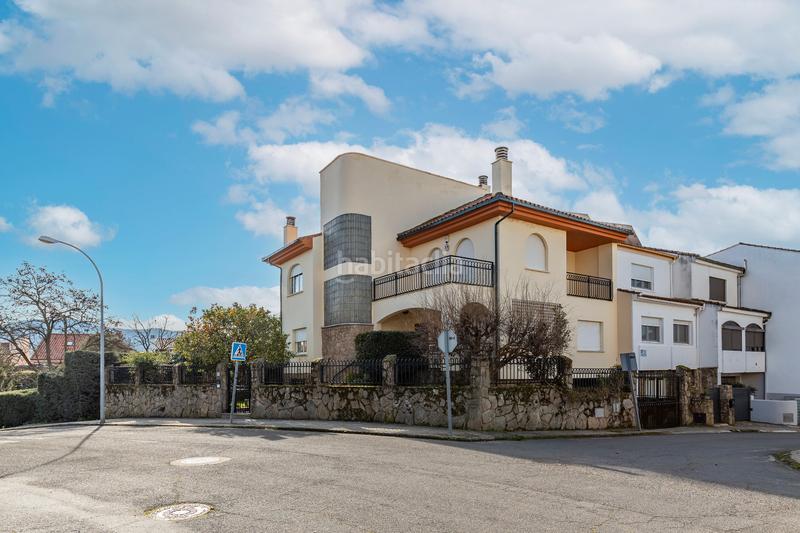 Foto 73596662-730b-4d58-8b9f-c87631245ece. Casa aparellada amb calefacció aparcament a Los Pinos - El Pilar Plasencia