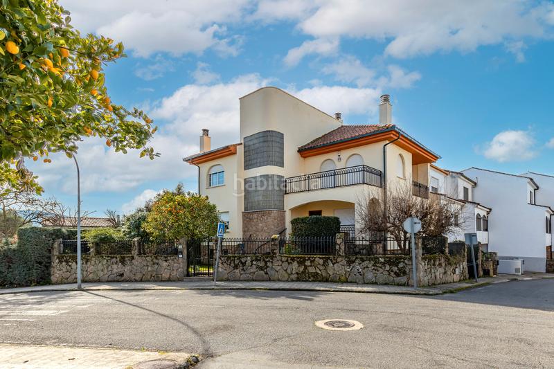 Foto 988080a4-252b-4b15-8007-c6d75a62b6c4. Casa aparellada amb calefacció aparcament a Los Pinos - El Pilar Plasencia