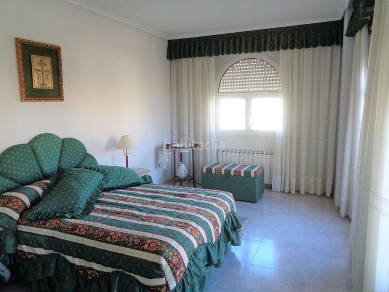 Foto c247e469-5c89-4ed4-8c55-497681ee2d3b. Casa aparellada amb calefacció aparcament a Los Pinos - El Pilar Plasencia