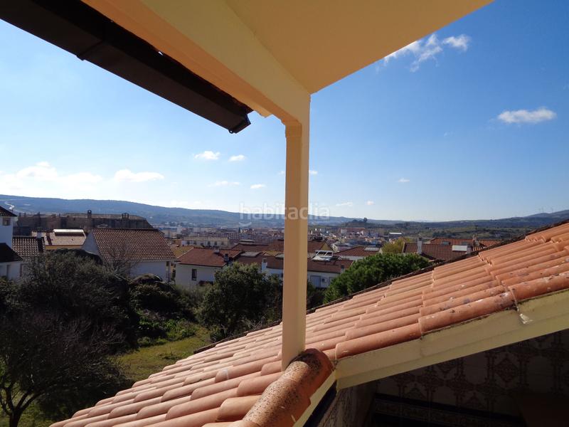 Foto df429209-65ef-410c-b852-00516f0a60d1. Casa aparellada amb calefacció aparcament a Los Pinos - El Pilar Plasencia