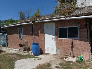 Finca rústica en Ponteareas. Terreno con galpón, caseta de madera y trsatero