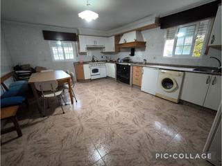Casa en Ponteareas. Casa de 4 buenos dormitorios