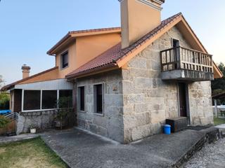 Xalet  Rúa miguel angel blanco. Casa dos plantas con piscina y terreno 8000 m2