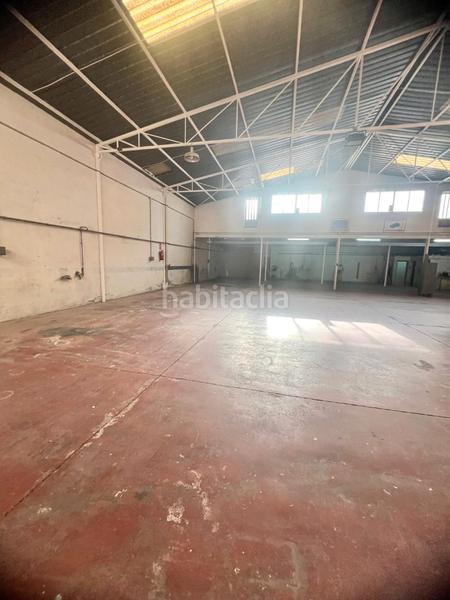 Foto b0b6fdf5-4be2-4aea-8eb3-438fc95e86bf. Alquiler nave industrial en carrer comte de Torrellano 20 alquila nave en zona urbana de Torrellano. ideal almacén, taller o negocio, a un paso del aeropuerto en Elche / Elx