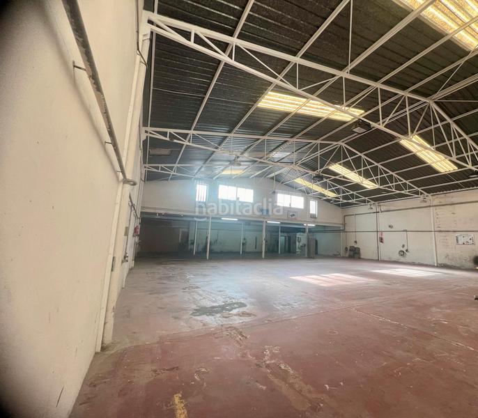 Foto e82a4637-8f58-42dd-af52-bf593a4ba238. Alquiler nave industrial en carrer comte de Torrellano 20 alquila nave en zona urbana de Torrellano. ideal almacén, taller o negocio, a un paso del aeropuerto en Elche / Elx