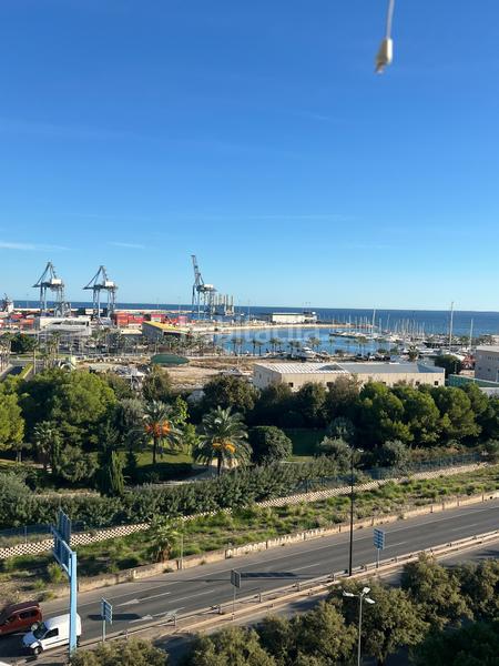 Foto 30a8426f-45e5-4cdf-833c-9c554b8d2062. Piso  exterior y muy luminoso frente al mar . en Alicante