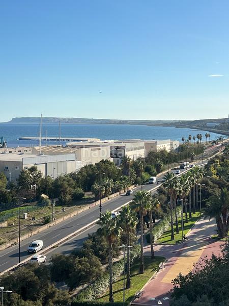 Foto 78a85ee6-5dea-4051-a65f-2d872892c320. Piso  exterior y muy luminoso frente al mar . en Alicante