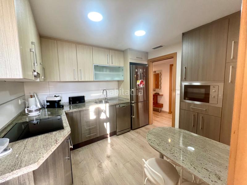 Foto b27c298b-917f-46b1-bef2-e8aef152faab. Piso  exterior y muy luminoso frente al mar . en Alicante