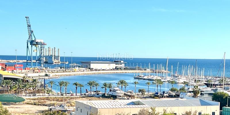 Foto e8f33b0a-1ee9-4a5d-916d-d25cdacc4f57. Piso  exterior y muy luminoso frente al mar . en Alicante