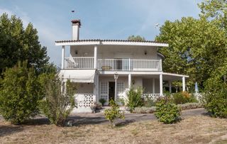 Xalet en Pereiro de Aguiar (O). ?? chalet independiente con piscina, jard�n y cancha de tenis en