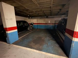 Parking voiture  Carrer del cinca. Gran plaza de parking 6.00 x 3.05 (coche + moto + armario traste