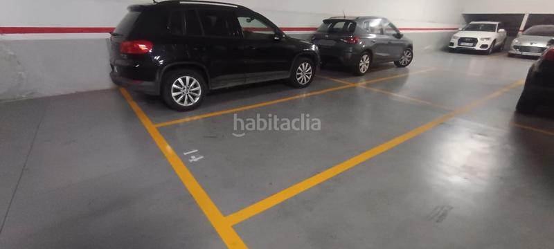 Foto dfe513e6-97a3-44a0-9f3f-8a38edb47212. Aparcament cotxe a La Guineueta Barcelona