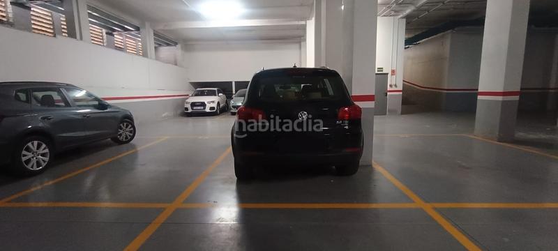 Foto d585eeaf-e148-4579-a8c1-e33b3f9d91cd. Car parking in La Guineueta Barcelona