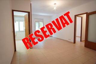 Piso  Carrer d'alfarrs. Piso de 87 m2, 3 dormitorios, centro del barrio