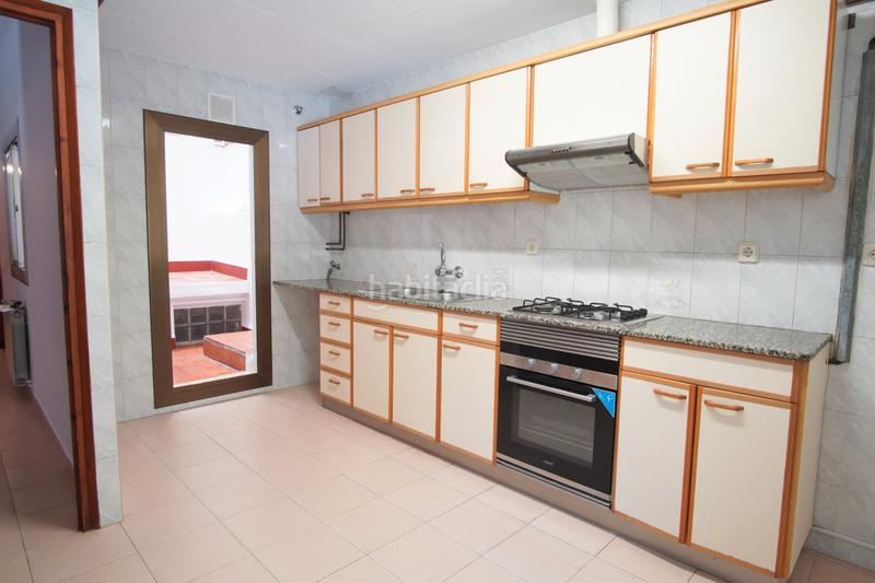 Foto 84799e47-8721-42ed-8d18-13aa010b12bb. Piso  de 87 m2, 3 dormitorios, centro del barrio en Barcelona