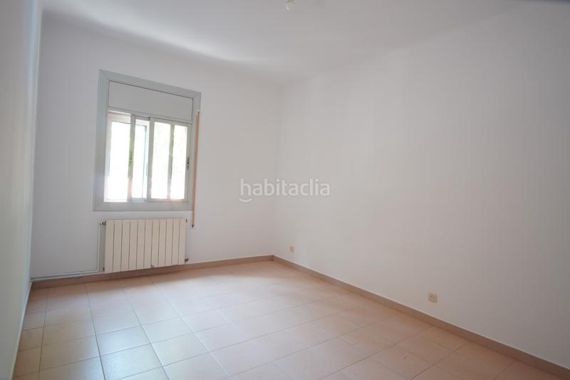 Foto a456e727-1575-4d23-bf92-f5dc050d8fad. Piso  de 87 m2, 3 dormitorios, centro del barrio en Barcelona
