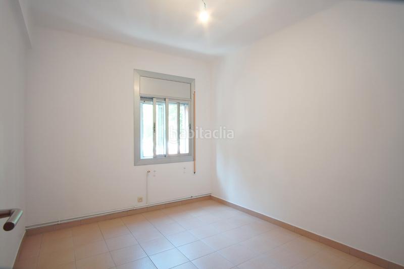 Foto f6626dc0-0841-42c0-b431-44c44d10c163. Piso  de 87 m2, 3 dormitorios, centro del barrio en Barcelona